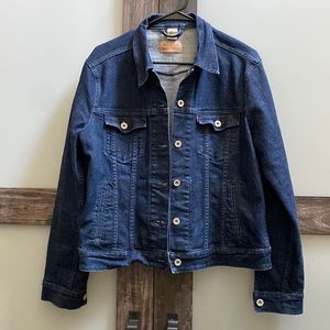 Levi’s long sleeve dark wash jean jacket